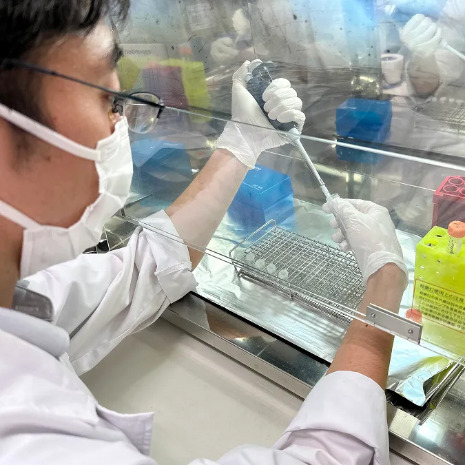 研究している様子